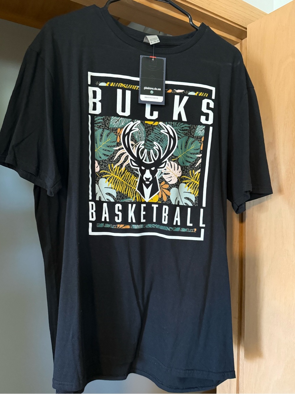 Fanatics Black Milwaukee Bucks Tropical Logo Tee